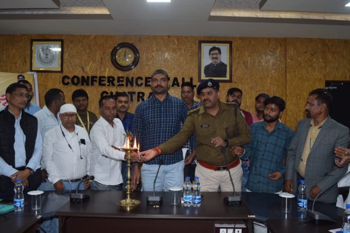 16 Press Divas Par Aayojit Paricharcha Karykram Me Dc & Patrkar Chatra