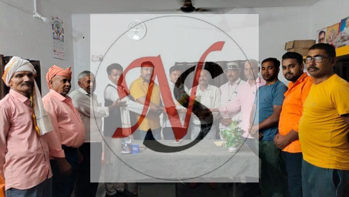 02 Press Club Ke Adhyksh Ka Swagat Karte Log Chatra
