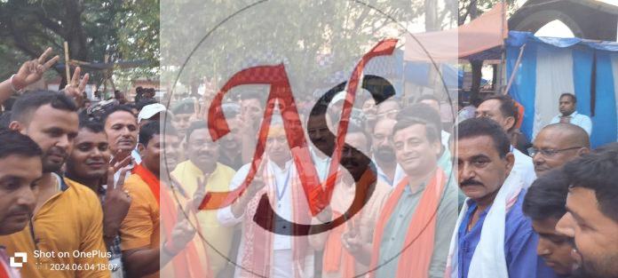 04 Jit Ke Bad Samrthakon Ke Sath Bjp Prtyashi Chatra