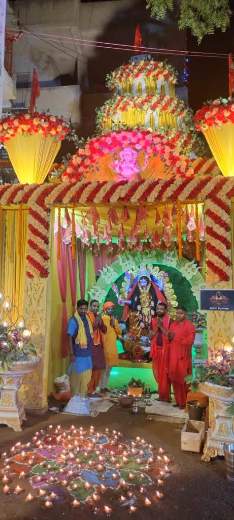 01 Mata Kali Ki Puja Me Shamil Shrdhalu Chatra