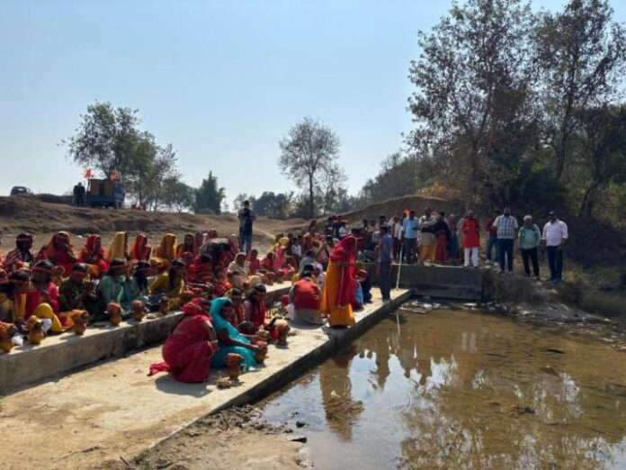 01 Kalsh Yatra Me Shamil Shrdhalu Chatra