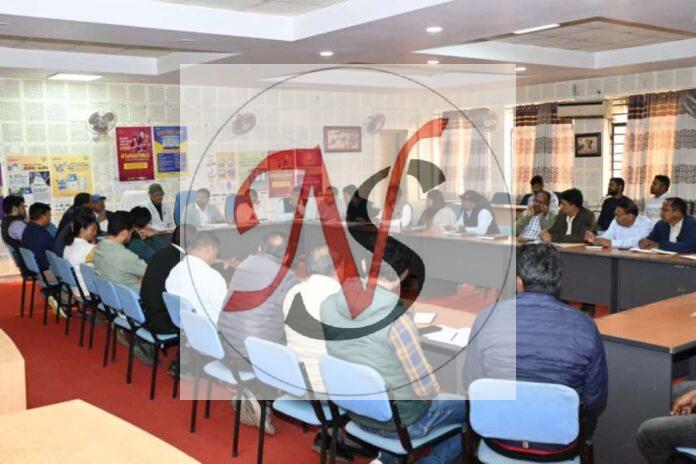 05 Tayariyon Ko Lekar baithak karte DDC Chatra1