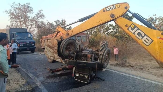 11 Hadse Ke Bad Trector Uthata JCB Chatra