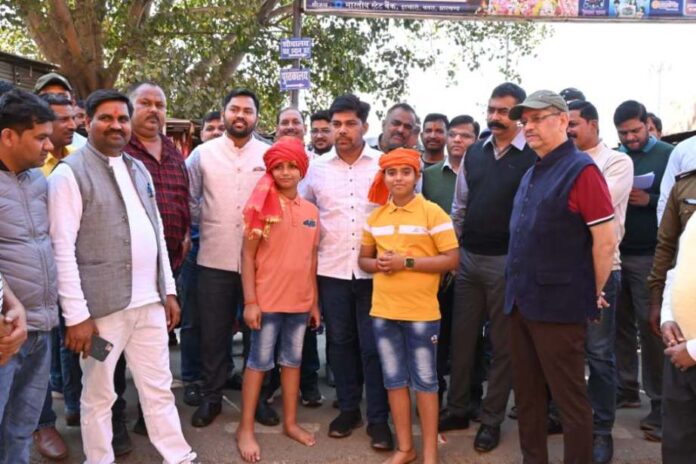 12 Mahotsw Sthal Ka Jayja Lete Dc & Sp Chatra