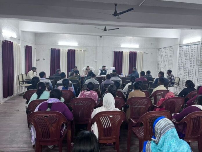 13 Panchayt Stariy Samiksha Baithak Me Bdo & Any Chatra1