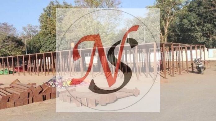 14 Tyar Kiya Ja Raha Mahotsav Ka Manch Chatra