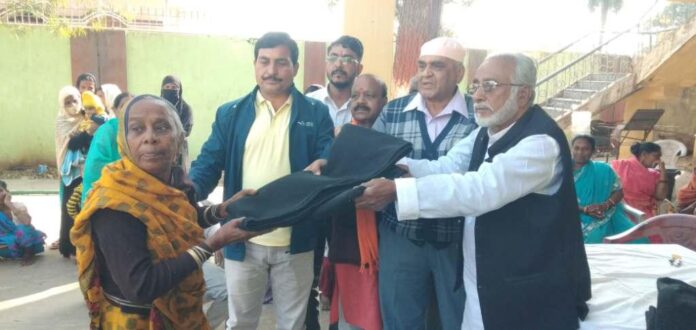 16 Kambal Vitran Karte Red Cross Sachiv & Any Chatra