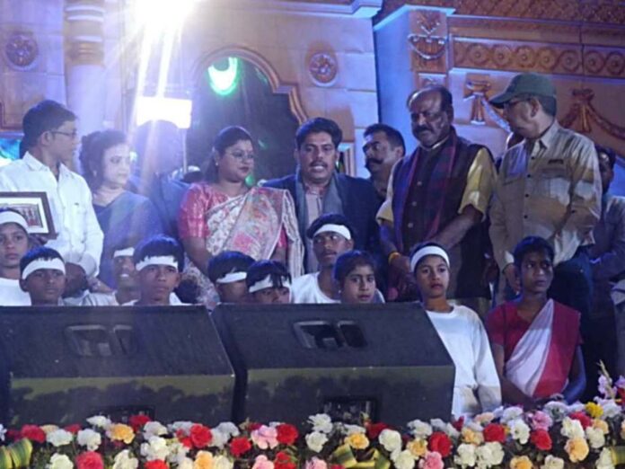 21 Kalakaron Ko Sammanit Karte Purv Sansad & Any Chatra