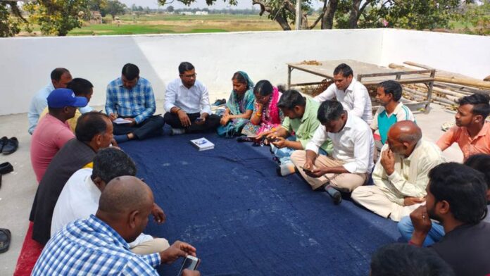 25 Gram Sabha Me Shamil Log Chatra