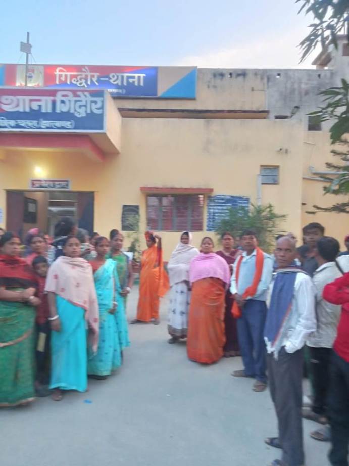 27 Thana Aavedan Dene Pahunche Gramin Chatra
