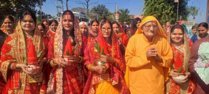 06 Kalsh Yatra me Shamil Log Chatra
