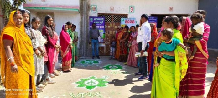 08 Prtiyogita Me Shamil Mahilayen Chatra