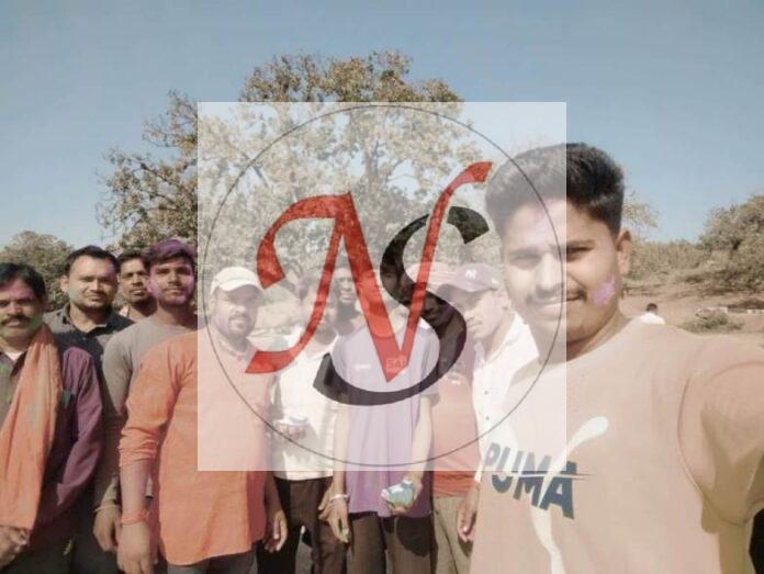 13 Holi Ke Masti Me Log Chatra