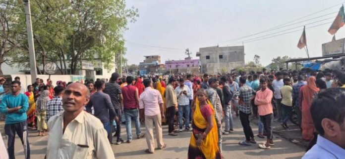 17 Sadak Par Prdarshan Karte Gramin Chatra