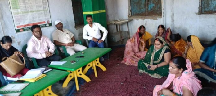 19 Aavedan Jama Kartne Pahunchi Mahilayen Chatra