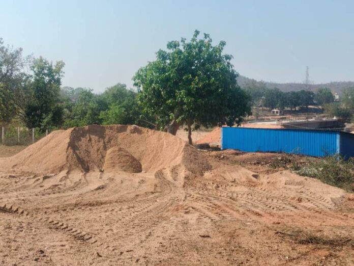 25 Pul Nirman Ke Liye Jama Avedh Balu Chatra