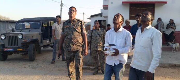 29 Dron Camera Se Jayja Lete Police Karmi Chatra
