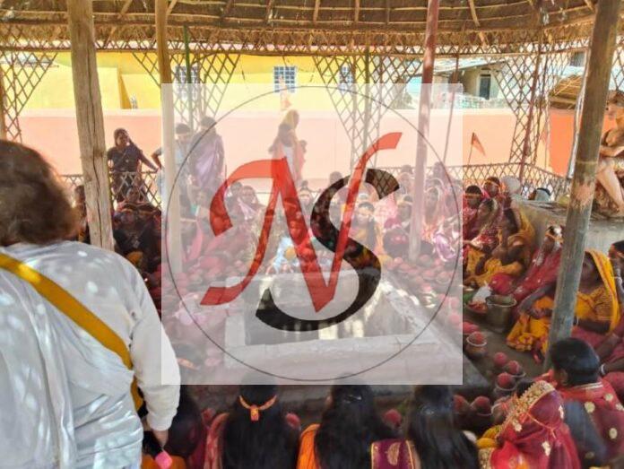 30 Yagy Mandap Me Pahunchi Mahilayen Chatra