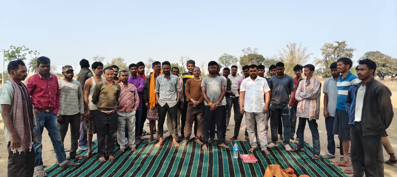 परियोजना के विस्तार को लेकर ग्रामीणों ने जताया विरोध, जमकर की नारेबाजी