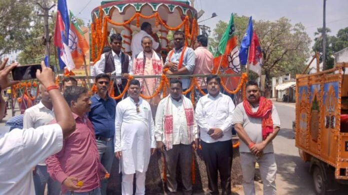 14 Ham & Bjp Ke Karykrata Ambedar Ki Partima Ke Pas Chatra