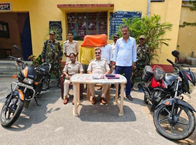 15 Giraftar Yuvak & Maujud Police Chatra