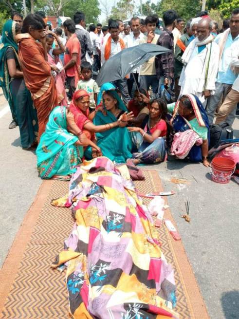 15 Shav Ke Sath Sadak Jam Karte Gramin Chatra