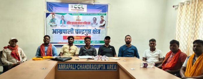 24 Baithak Me Shamil Shramik Sangh Ke Pratinidhi Chatra