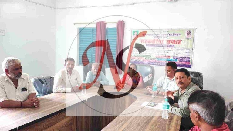 पैक्स सदस्यता अभियान को लेकर ग्रामीणों की बैठक आयोजित