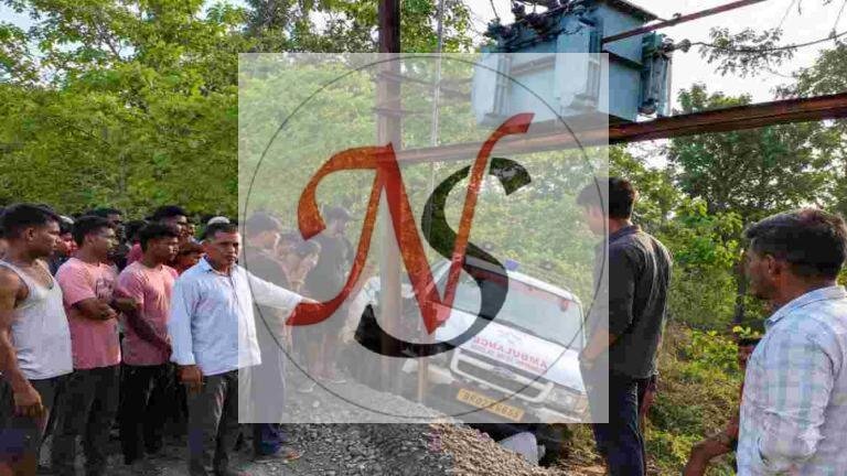 बड़ा हादसा टला, ट्रांसफार्मर के खंभे से टकराई एम्बुलेंस