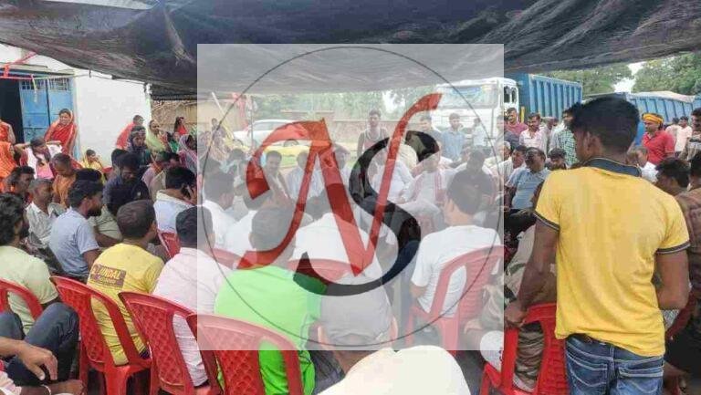 कोल वाहनों के विरोध में बिराजपुर में आमरण अनशन शुरू