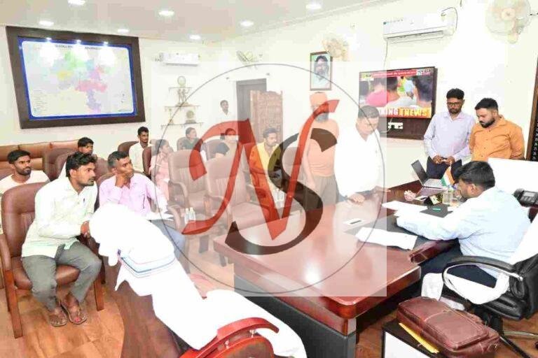 जनता दरबार में सुनी गईं आमजनों की समस्याएं