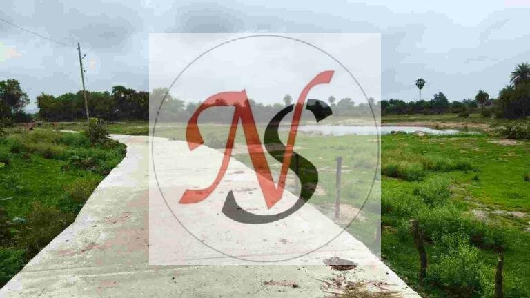 पीसीसी सड़क निर्माण को लेकर विवाद, ग्रामीणों ने उपायुक्त से लगाई न्याय की गुहार