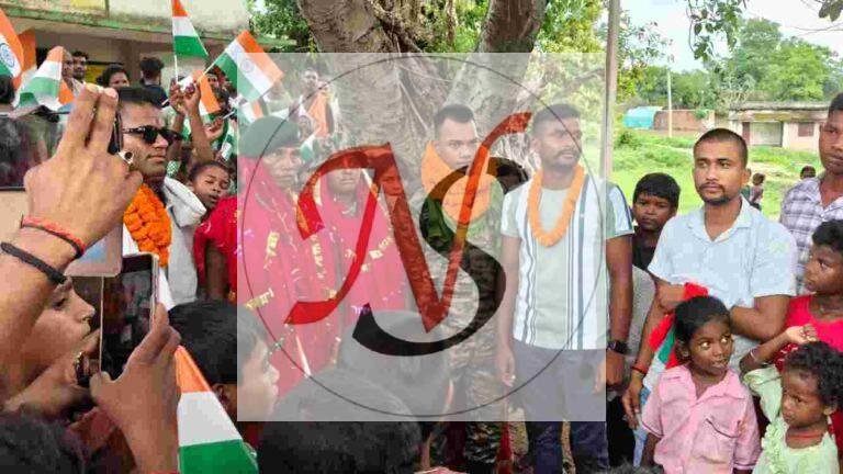 भारतीय सेना में चयनित मुकेंद्र का गांव पहुंचने पर भव्य स्वागत