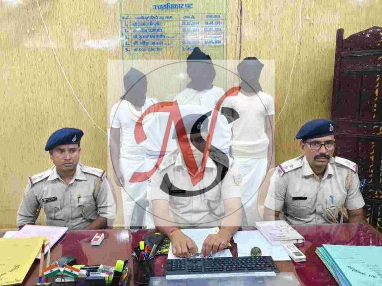 साधु बनकर घर पहुंचे, महिला को झांसा देकर जेवर ठगे