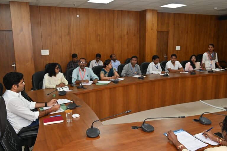 उपायुक्त ने की मिशन वात्सल्य योजना की समीक्षा बैठक आयोजित, लंबित मामलों के त्वरित निष्पादन के दिए निर्देश