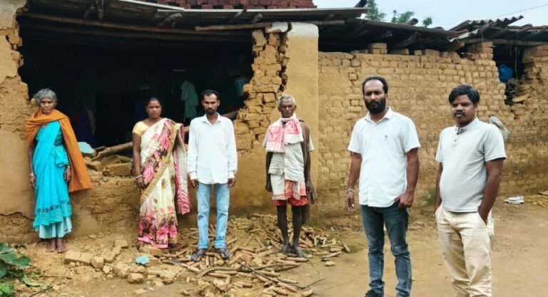 हाथी का कहर: आधी रात घर तोड़ा, मलबे में फंसे दो बच्चों को ग्रामीणों ने बचाया