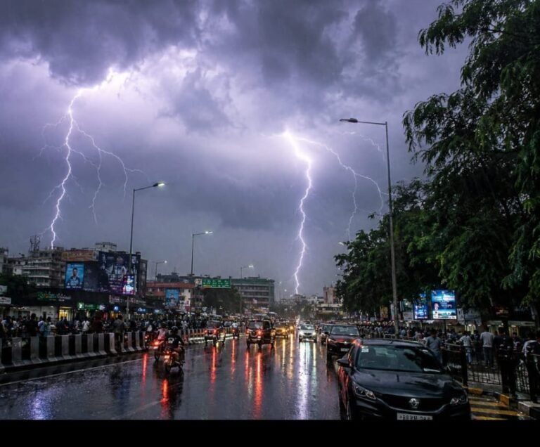 झारखंड में अगले 5 दिन भारी बारिश का अलर्ट, तेज हवा और वज्रपात की चेतावनी