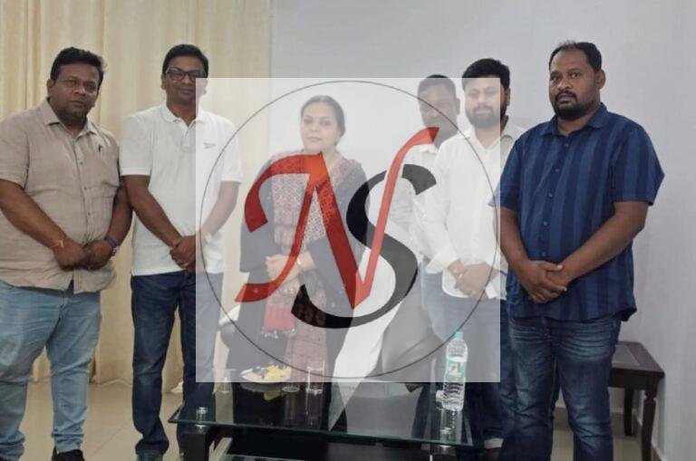 गुमला पहुंचीं मंत्री दीपिका पांडेय, टांगीनाथ धाम में किए दर्शन, बच्चों से की मुलाकात