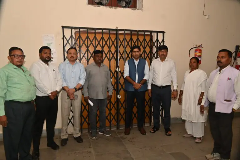 ​लोहरदगा: शहरी क्षेत्रों में वोटर फॉर्म संग्रहण की गति बढ़ाने के निर्देश