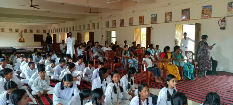 संस्कार, संवाद और सहयोग से ही बनता है भैया बहनों के उज्ज्वल भविष्य का सशक्त आधार।”