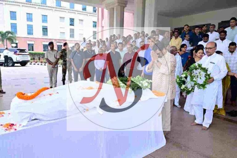 पूर्व मंत्री को मुख्यमंत्री ने दी श्रद्धांजलि