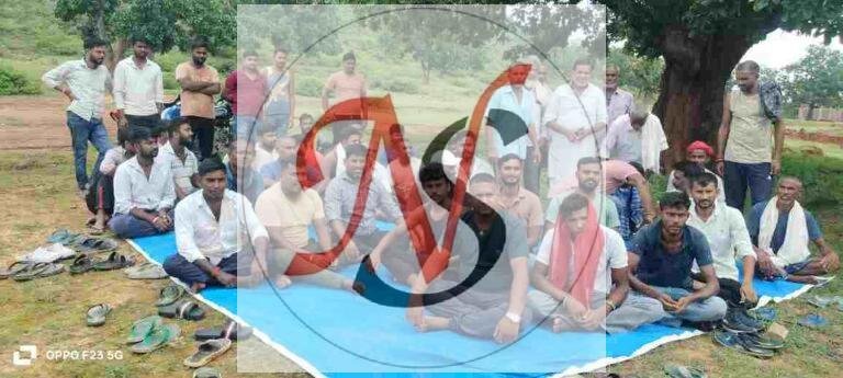 द्वारी कोल साइडिंग को लेकर रैयतों-मजदूर किसान सोसाइटी की बैठक, मांगों पर अड़े ग्रामीण