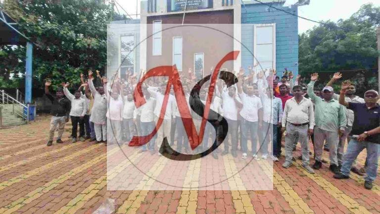 बाहरी वाहनों के परिचालन के विरोध में हाइवा मालिकों का आंदोलन