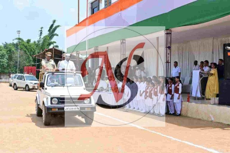 स्वतंत्रता दिवस समारोह को लेकर फुल ड्रेस रिहर्सल, डीसी-एसपी ने लिया जायजा
