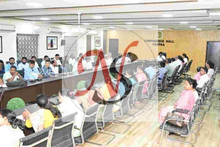 शिक्षा व्यवस्था की समीक्षा में डीसी सख्त, हंटरगंज और लावालौंग के अधिकारियों पर कार्रवाई के निर्देश