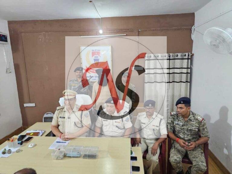 फायरिंग कांड में दो आरोपी गिरफ्तार, हथियार और नकदी बरामद