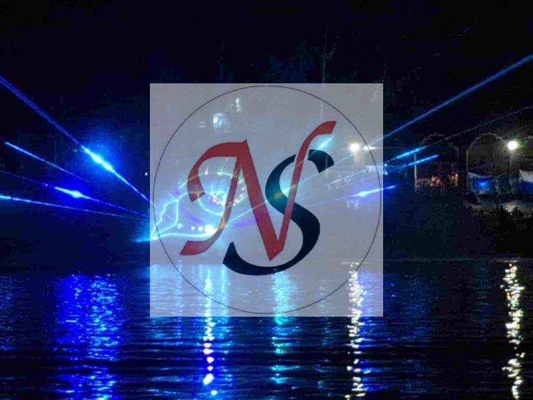 बाबा धाम में आस्था के साथ तकनीक का संगम, लेजर शो बना श्रद्धालुओं के आकर्षण का केंद्र