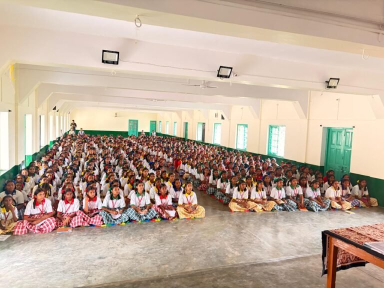 उर्स लाइन कॉन्वेंट विद्यालय सड़क सुरक्षा और बाल संरक्षण के प्रति जागरूकता कार्यक्रम आयोजन