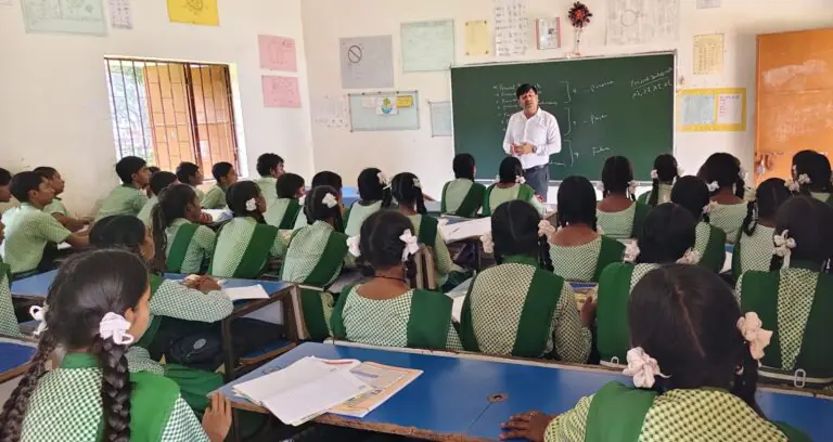 अकिल एड़पा कार्यक्रम के तहत पदाधिकारियों ने किया स्कूलों का निरीक्षण