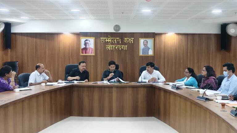 एसआईआर : दावा आपत्ति के क्रम में सुनवाई की तैयारियों को लेकर उपायुक्त ने की समीक्षा बैठक